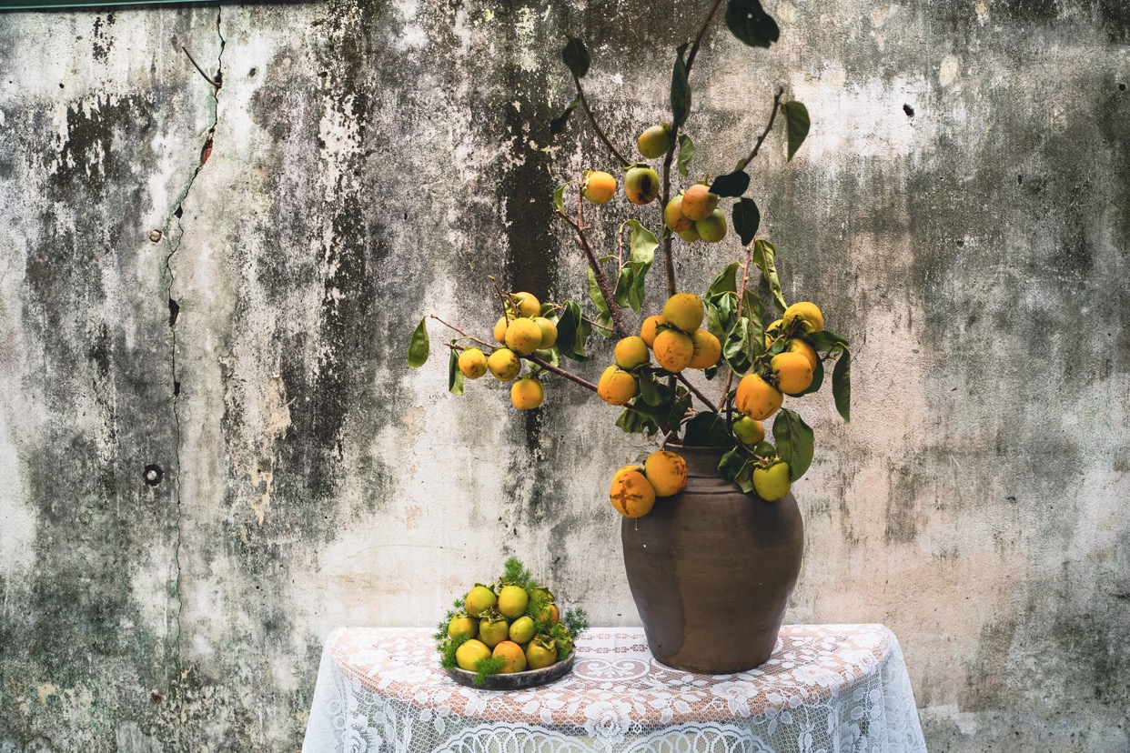 Nhớ Đà Lạt, người Sài Gòn săn cành quả hồng chi chít trái về cắm chơi, tiệm cháy hàng - Ảnh 1.