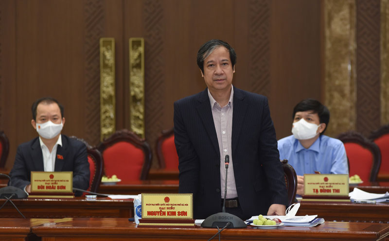 Bộ trưởng Bộ GDĐT đề nghị Hà Nội xem xét cho học sinh ngoại thành đến trường sớm - Ảnh 1.