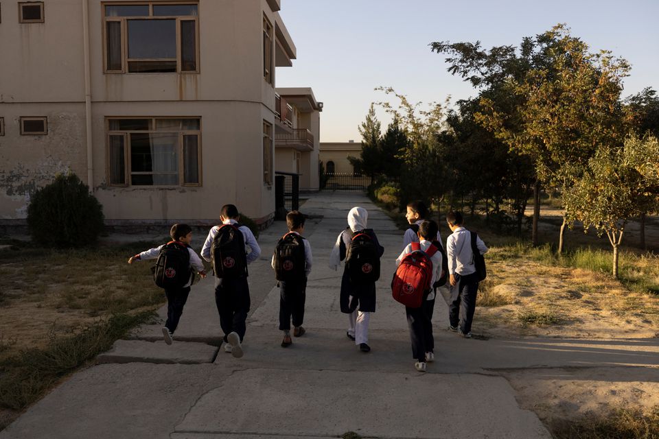 Không còn tiền, các trại trẻ mồ côi ở Kabul gặp nguy - Ảnh 1.
