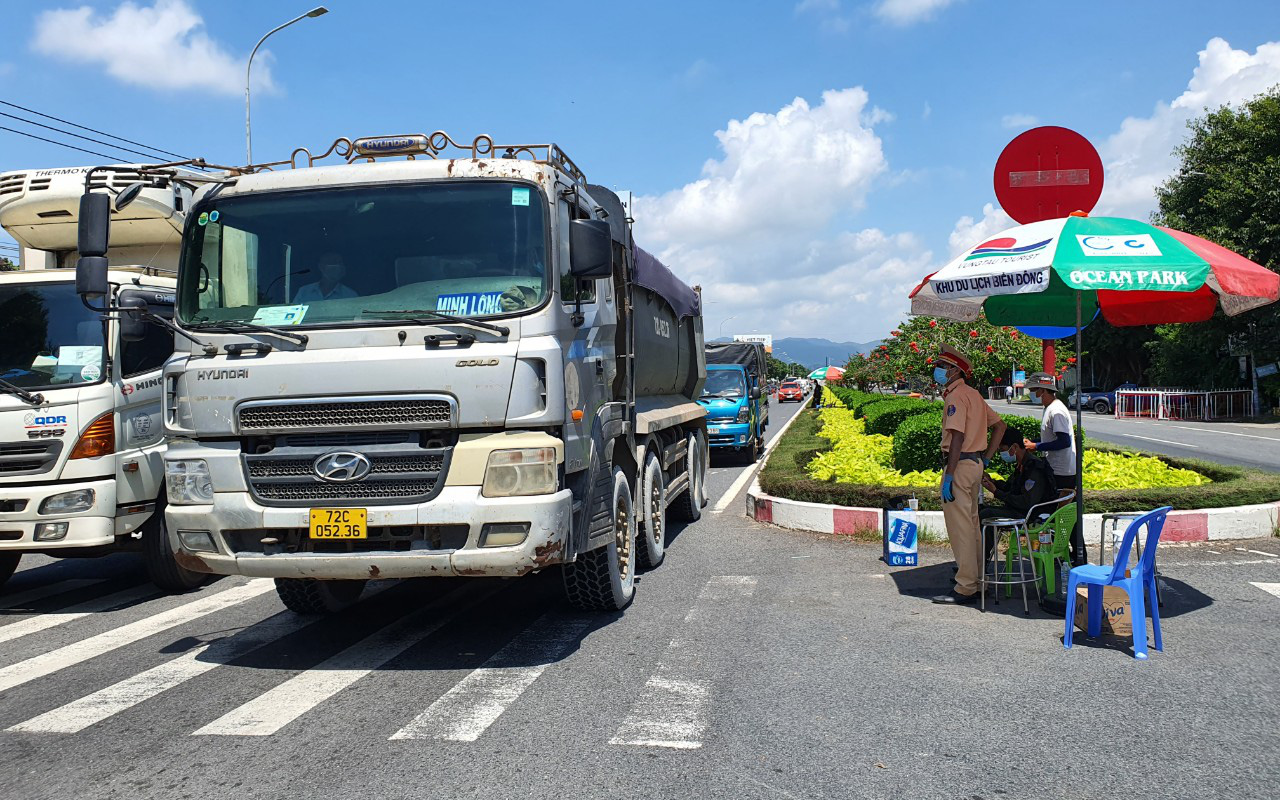 Bà Rịa – Vũng Tàu cho phép tắm biển trở lại, người từ nơi khác vào tỉnh không cần trình giấy xét nghiệm