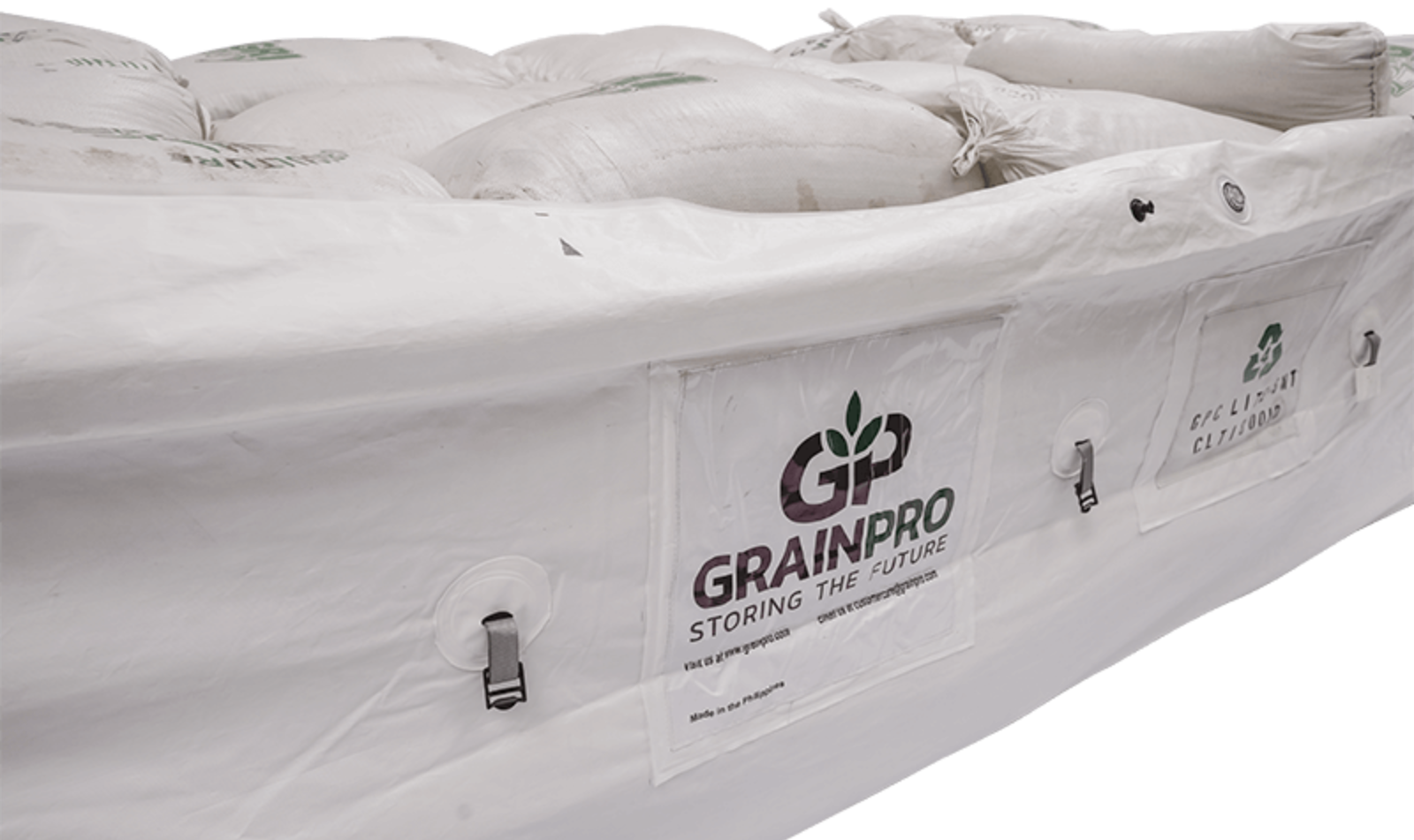 Bao GrainPro do Israel thiết kế cung cấp một cách đơn giản và rẻ tiền cho nông dân châu Phi và châu Á để giữ cho ngũ cốc tươi ngon trên thị trường. Ảnh do GrainPro cung cấp.