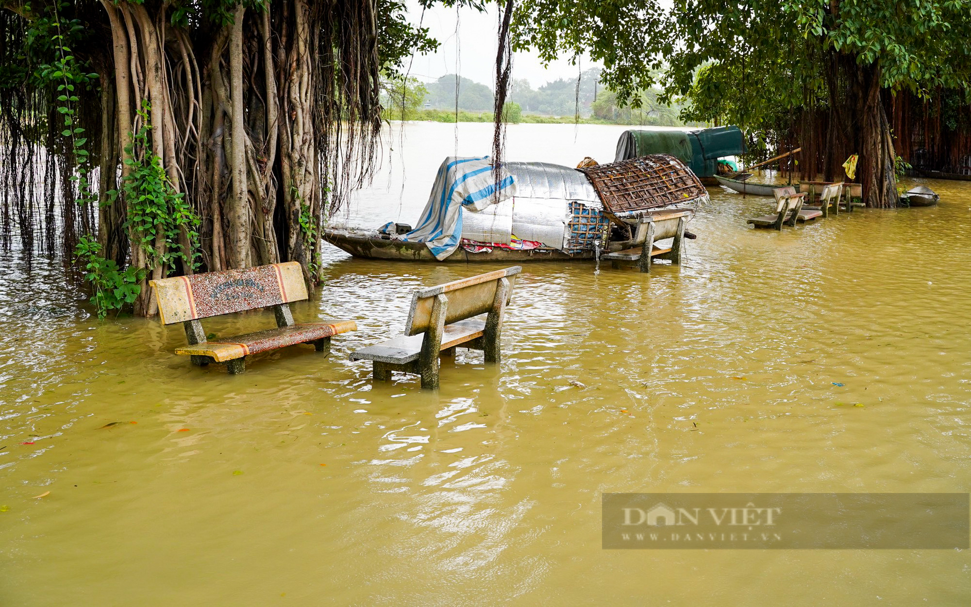 Hà Nội: Nước sông Bùi dâng cao, nhiều nhà dân ở Chương Mỹ bị ngập - Ảnh 4.