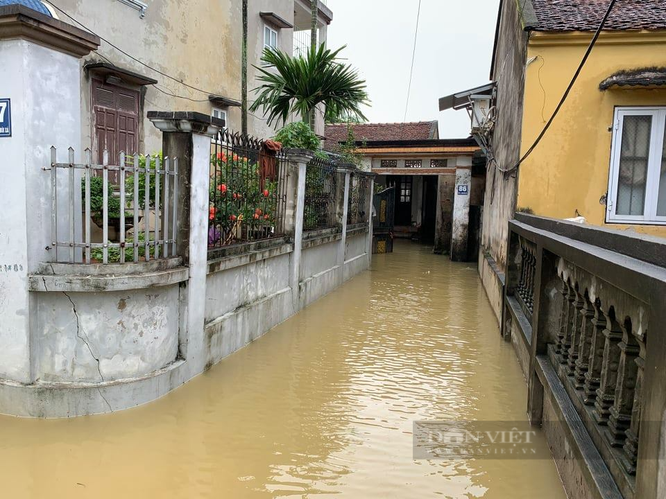 Hà Nội: Nước sông Bùi dâng cao, nhiều nhà dân ở Chương Mỹ bị ngập - Ảnh 5.