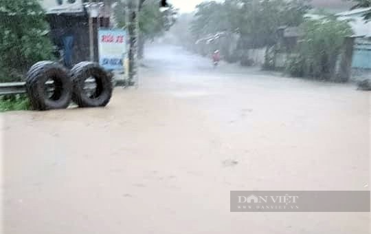 Quảng Nam: Mưa lớn các sông trên báo động I, miền núi ngập lụt giao thông chia cắt - Ảnh 1.