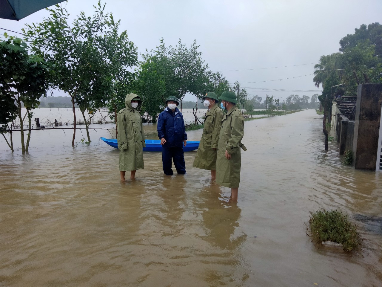 Mưa lớn từ Hà Tĩnh đến Quảng Ngãi, Phó Thủ tướng yêu cầu các địa phương thực hiện khẩn - Ảnh 3.