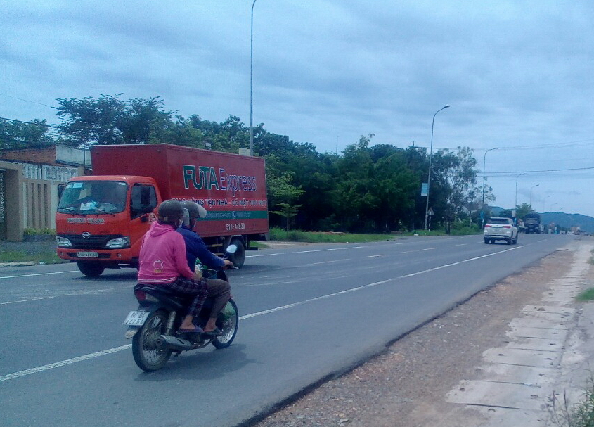 Ngày đầu Bình Thuận dừng các chốt kiểm soát dịch Covid trên Quốc lộ 1: CSGT và tài xế đều vui mừng - Ảnh 3.
