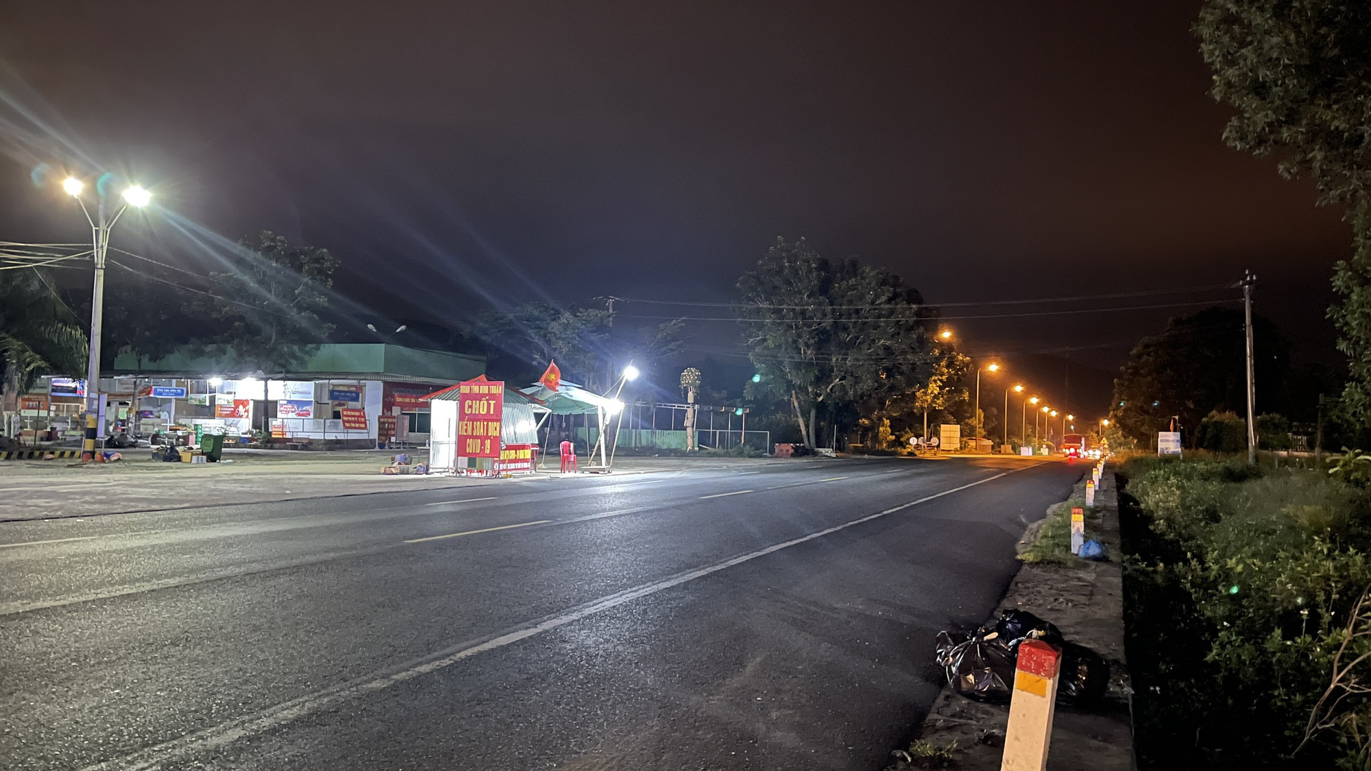 Ngày đầu Bình Thuận dừng các chốt kiểm soát dịch Covid trên Quốc lộ 1: CSGT và tài xế đều vui mừng - Ảnh 4.