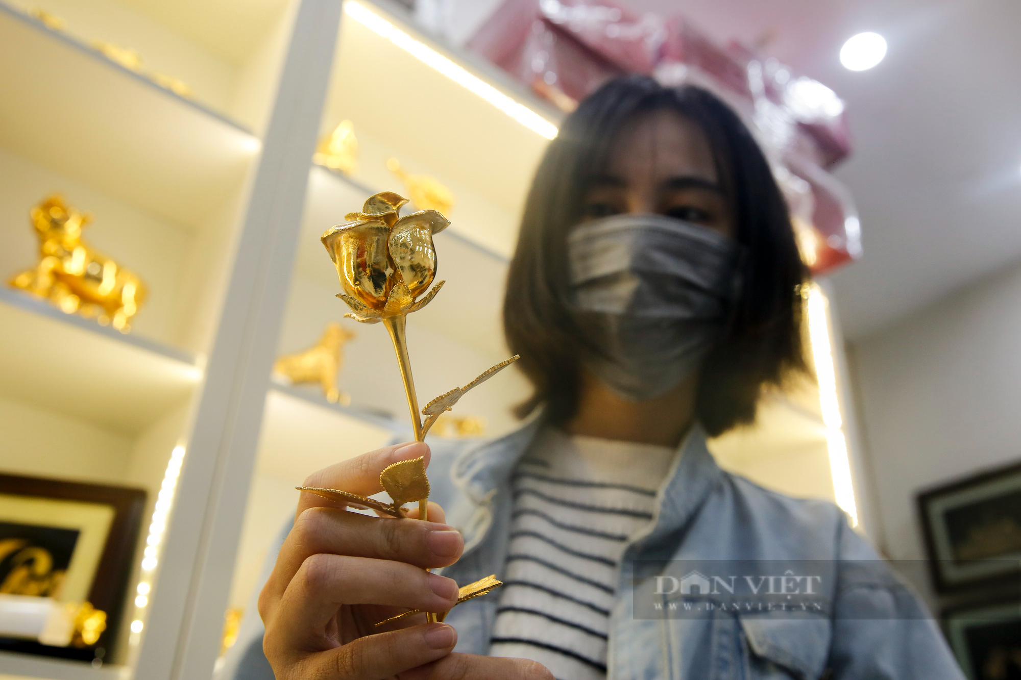 Sản phẩm dát vàng cực độc, cực đắt hút khách trước ngày Phụ nữ Việt Nam 20/10 - Ảnh 10.