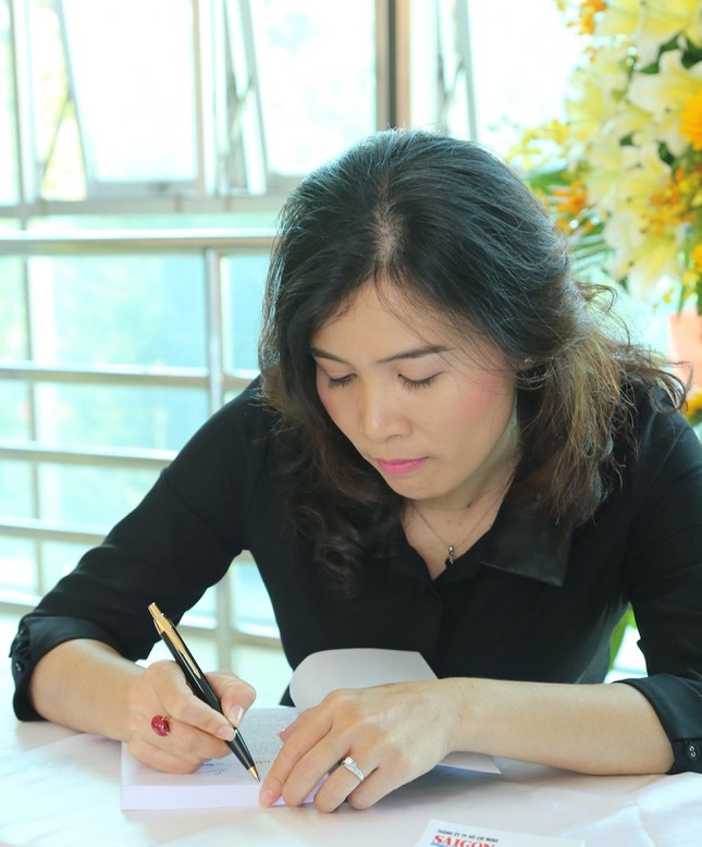 Công an Bình Dương điều tra vụ nhà báo Hàn Ni tố cáo bà Nguyễn Phương Hằng - Ảnh 1.