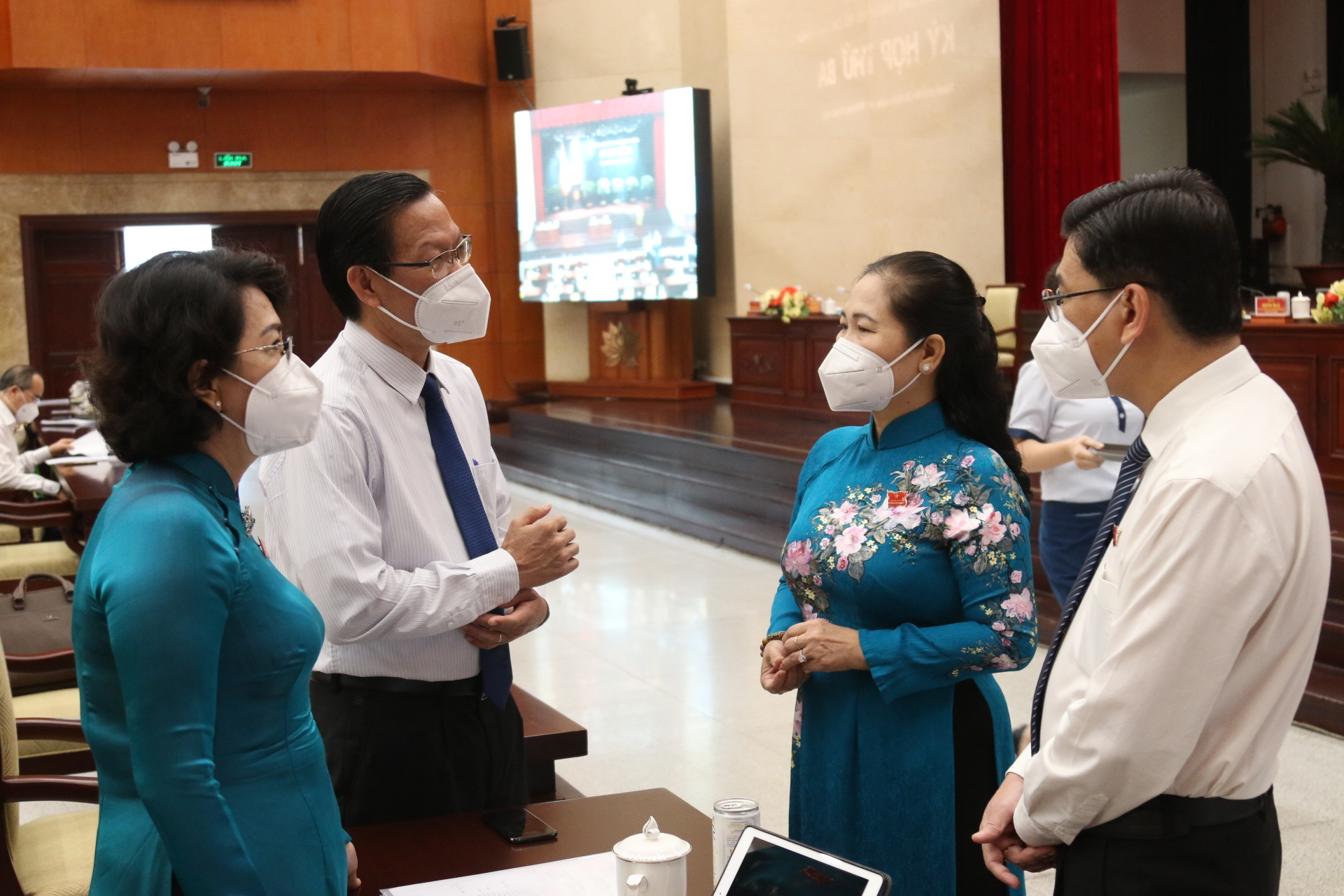 Chủ tịch TP.HCM Phan Văn Mãi: Phải cấp thiết cải tạo nhà trọ cho công nhân - Ảnh 4.