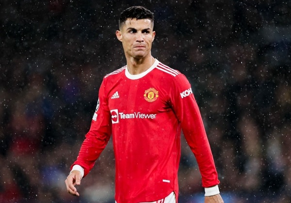 Ronaldo bất ngờ dự bị ở trận Everton. Ảnh: Getty