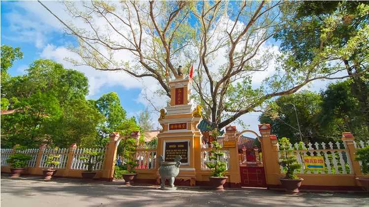 Hết giãn cách, về thăm ngôi chùa không cổng cổ nhất Sài Gòn xưa - Ảnh 1.