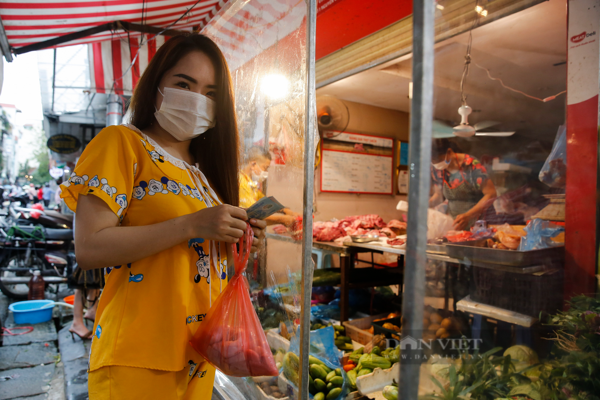 Hà Nội: Chợ dân sinh phố cổ siết chặt các biện pháp phòng, chống dịch Covid-19 - Ảnh 4.