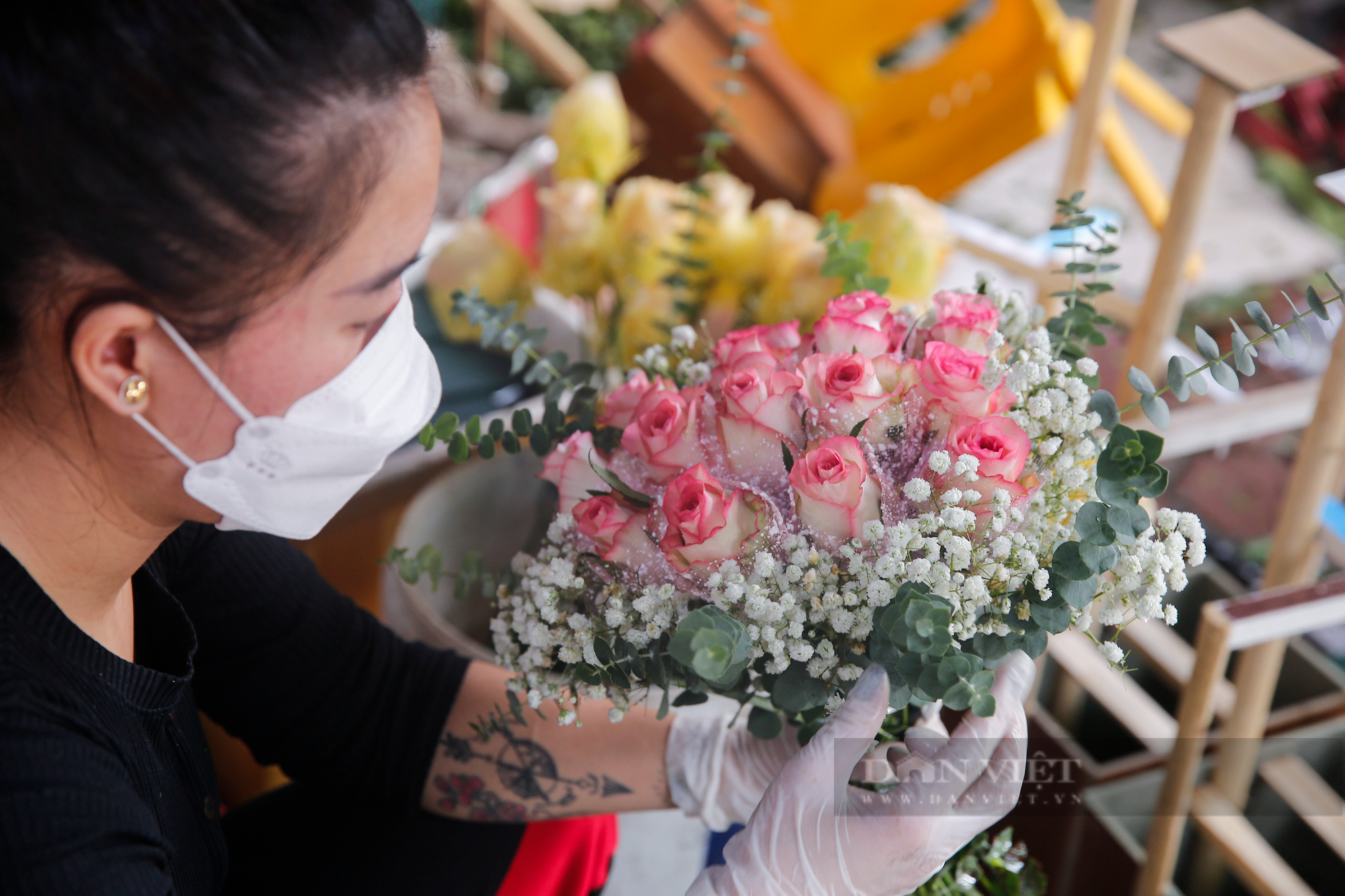 Hà Nội: Cửa hàng hoa, xe ôm công nghệ &quot;hốt bạc&quot; ngày Phụ nữ Việt Nam 20/10 - Ảnh 6.