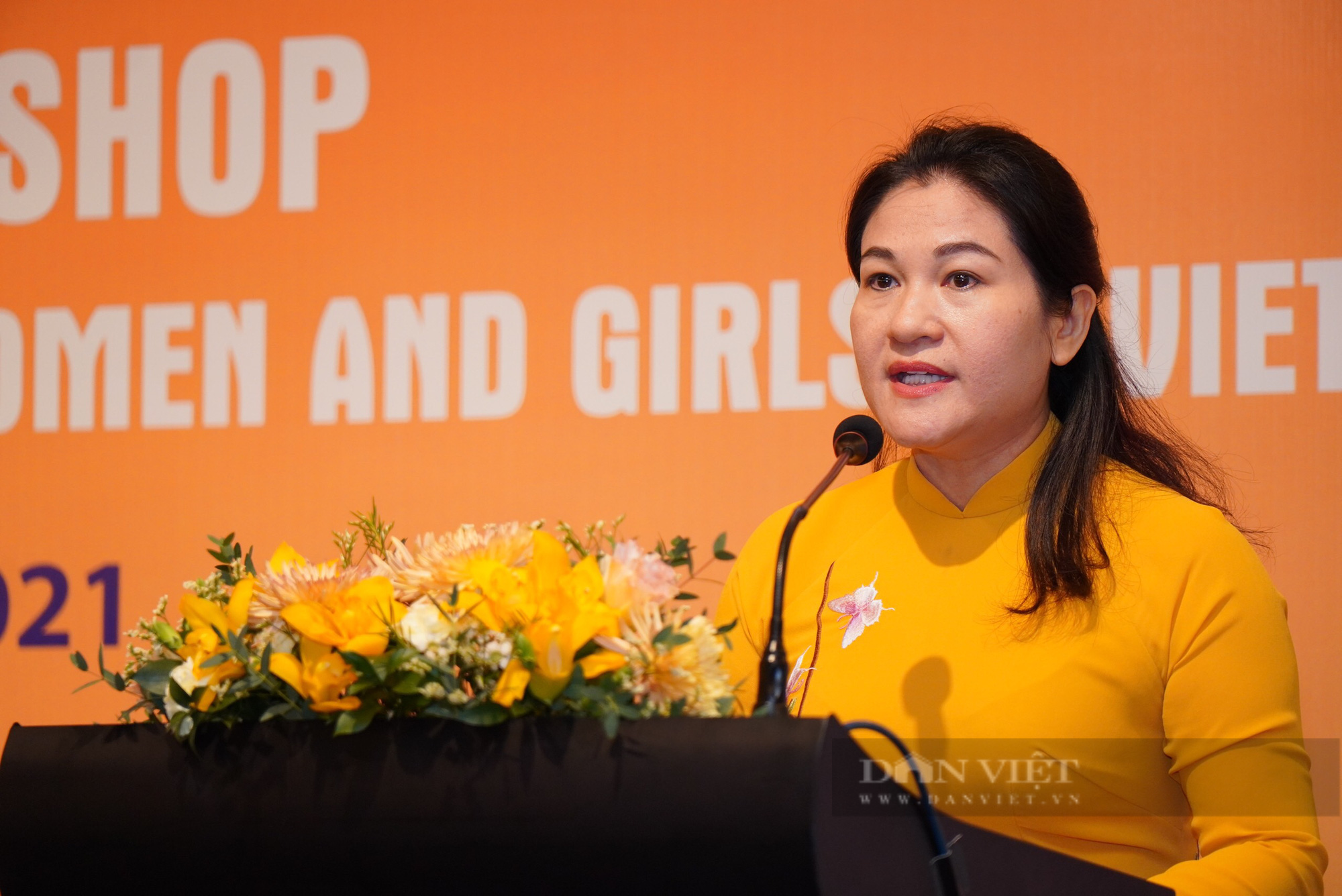 Thứ trưởng Bộ LĐTBXH Nguyễn Thị Hà đánh giá cao những thành tựu từ dự án trong việc phòng ngừa bạo lực với phụ nữ, trẻ em gái.