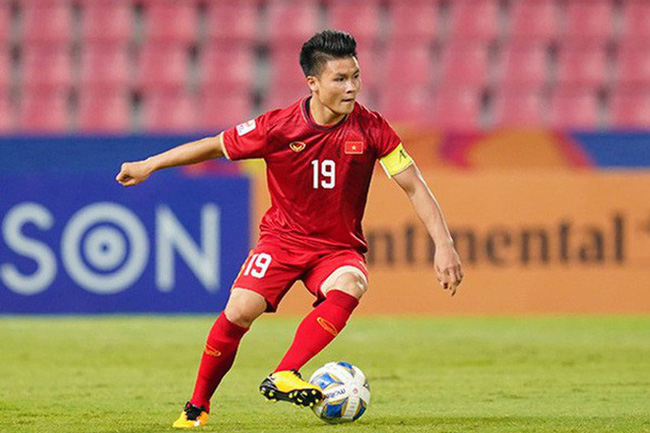 Cầu thủ Quang Hải mua VinFast Fadil tặng mẹ ngày 20/10 - Ảnh 1.