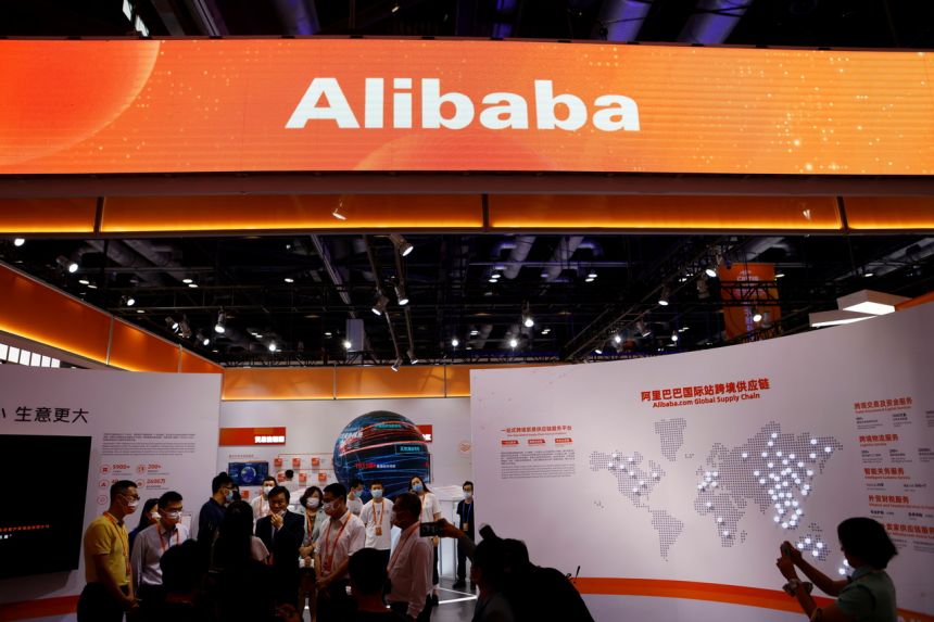 Cổ phiếu của Alibaba đóng cửa cao hơn 6,6% tại Hồng Kông vào thứ Tư ngày 20/10. Ảnh: @AFP.