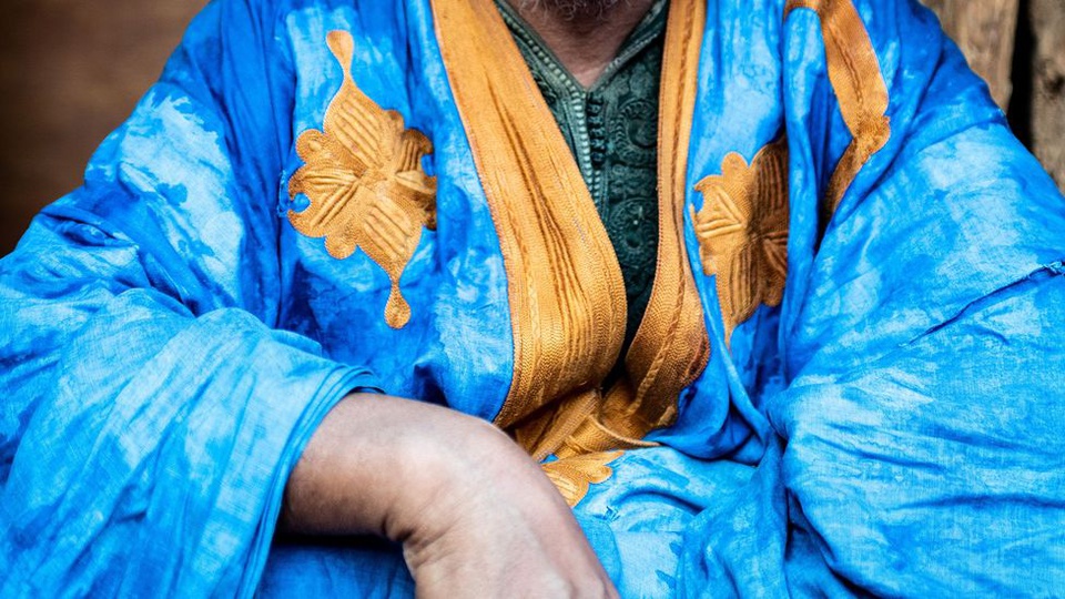 Chiếc áo xanh của đàn ông ở Sahara - Ảnh 4.