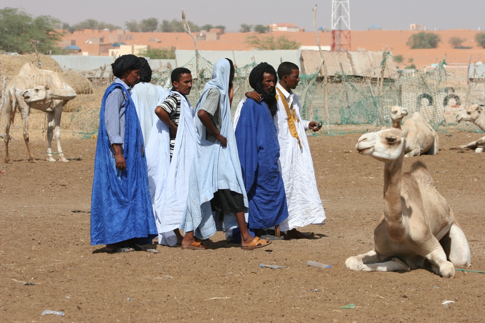 Chiếc áo xanh của đàn ông ở Sahara - Ảnh 6.