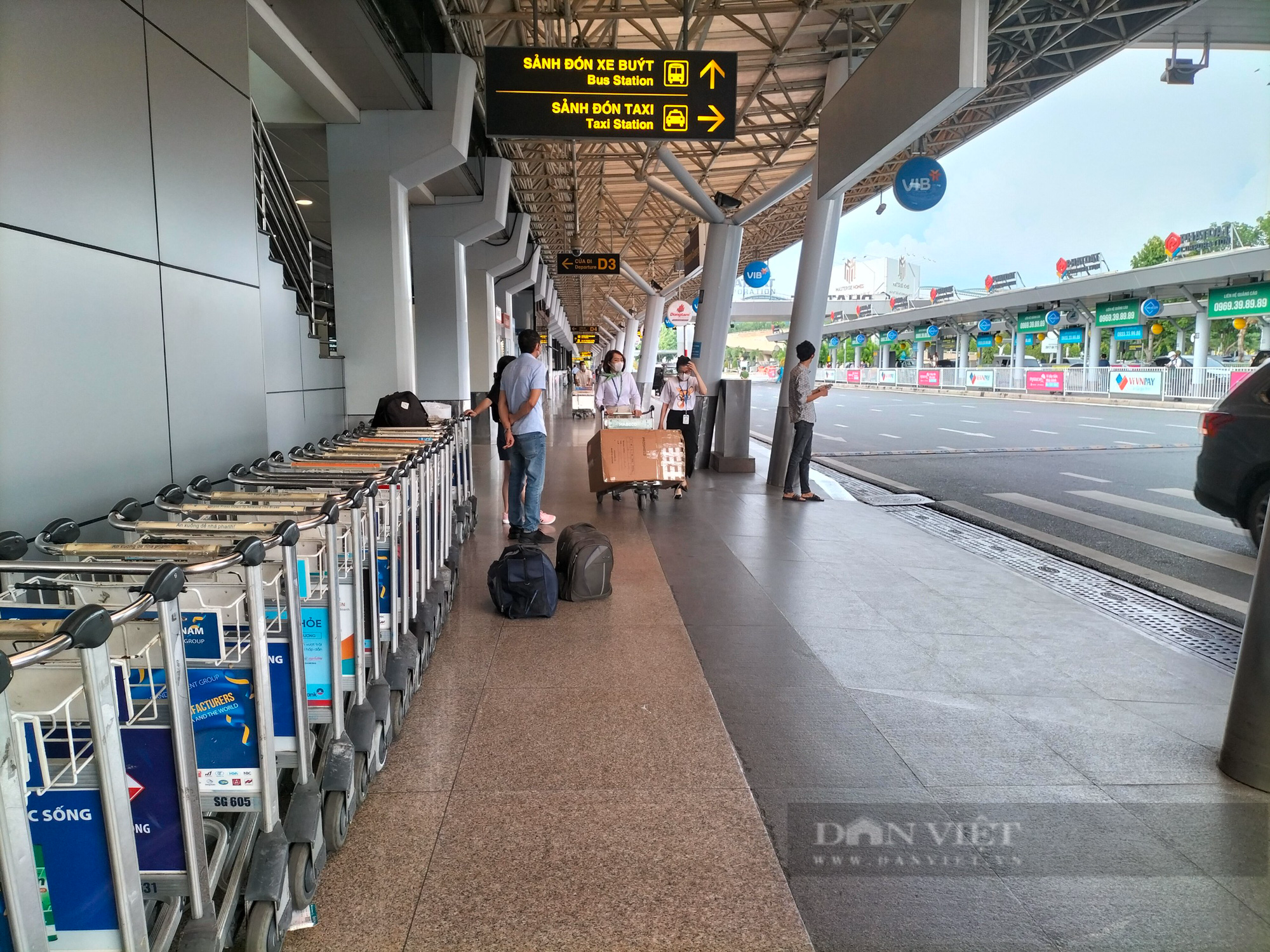 Tăng chuyến bay TP.HCM - Hà Nội, TP.HCM - Đà Nẵng: Hành khách đều chuẩn bị kỹ các giấy tờ liên quan đến Covid-19 - Ảnh 1.