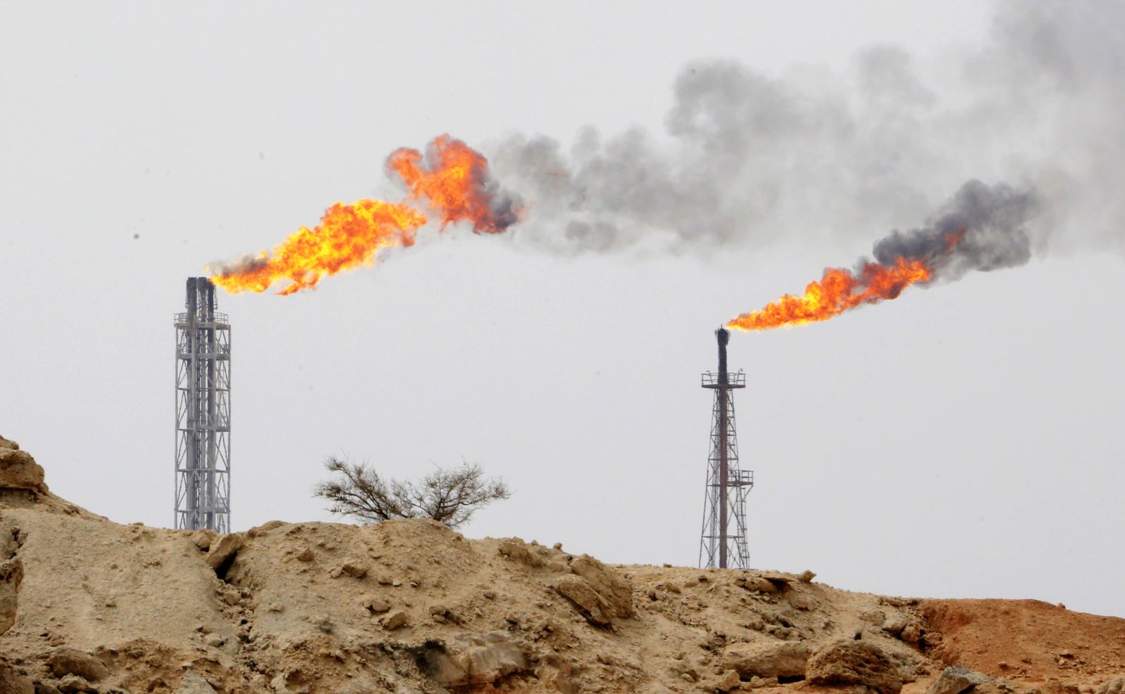 Dự báo giá dầu lên mốc 100 USD/thùng trong nửa đầu năm 2022 - Ảnh 1.