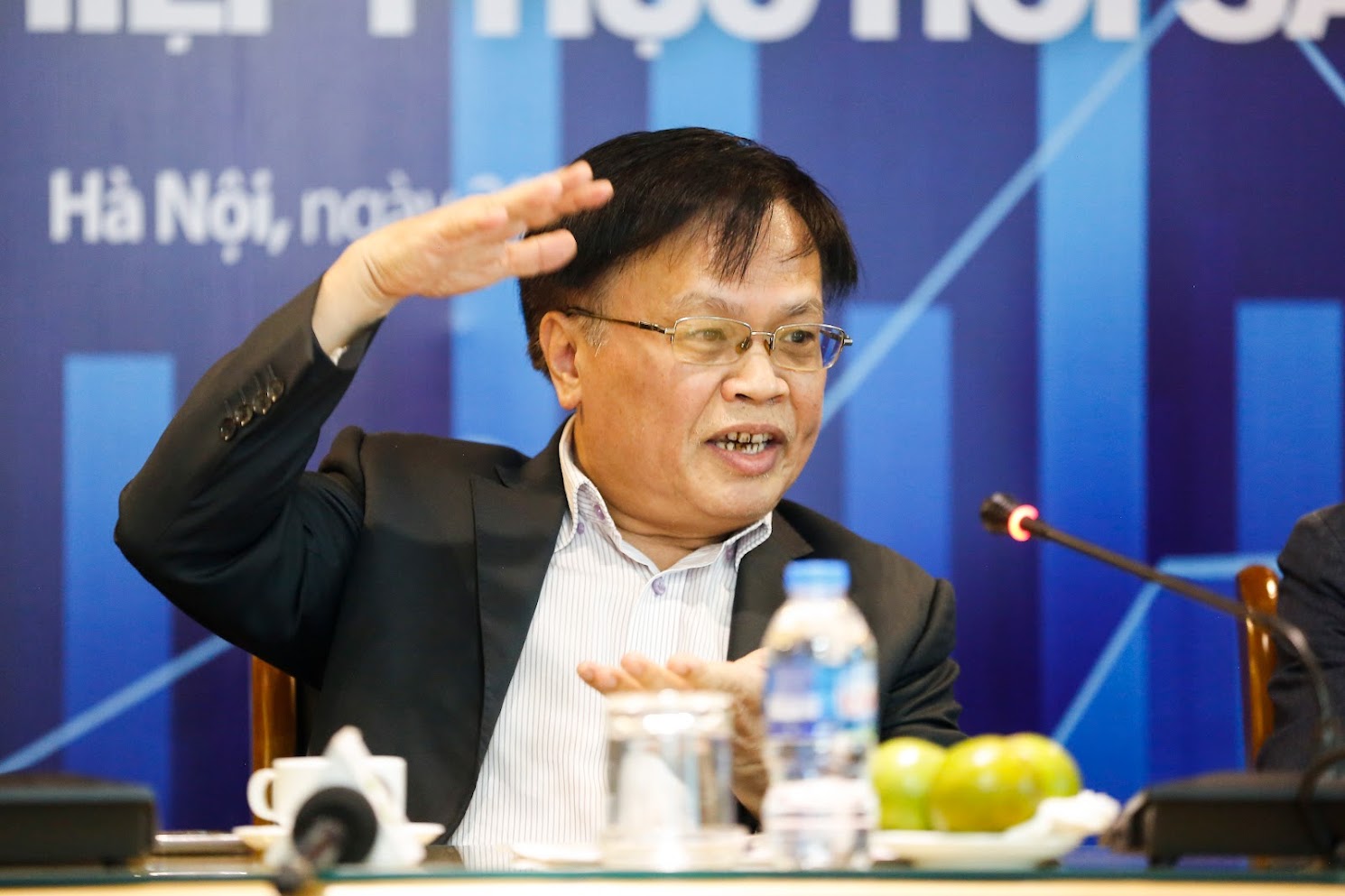 Tiến sĩ Nguyễn Đình Cung: Để doanh nghiệp phục hồi, cần chấp nhận sai sót để đạt mục tiêu - Ảnh 1.