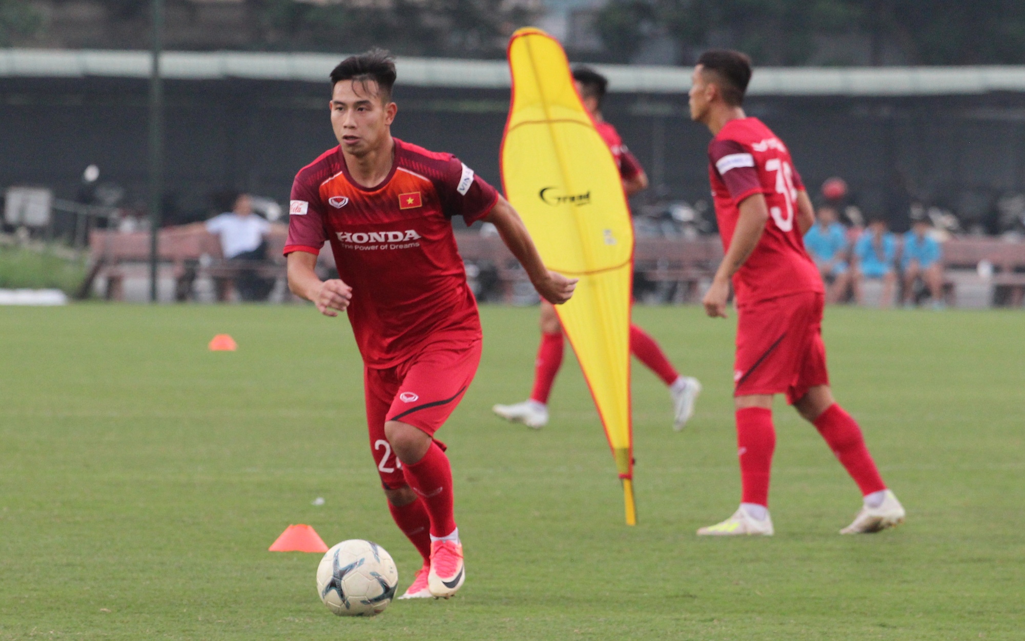 Viettel FC có động thái bất ngờ với chân sút Việt Phong - Ảnh 2.