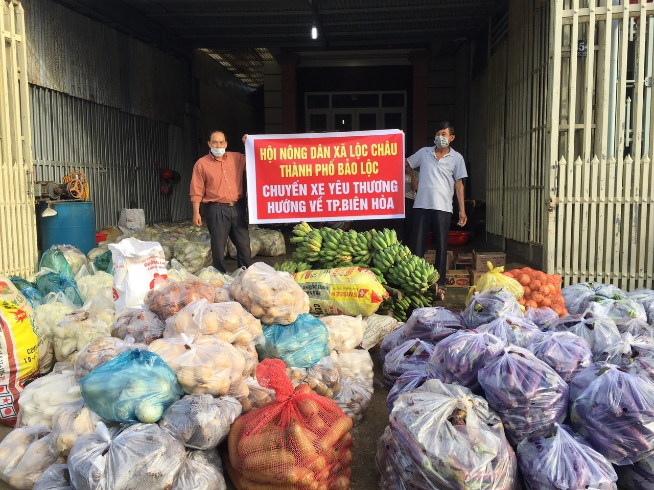 Hội Nông dân tỉnh Lâm Đồng: Trao 10 tấn phân bón cho người dân tại huyện Đức Trọng tái sản xuất - Ảnh 3.