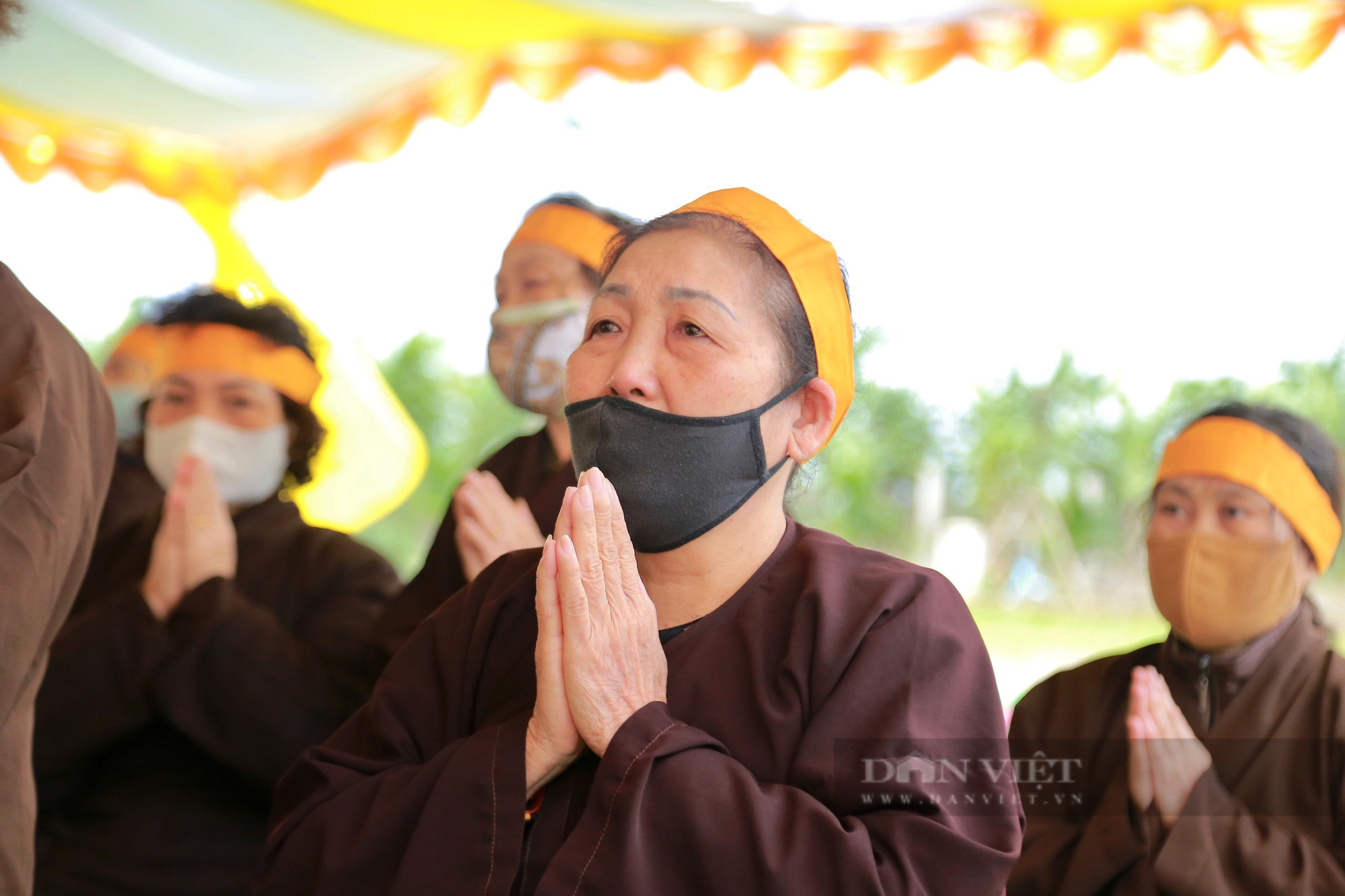 Phật tử thập phương xúc động, tôn kính vái vọng trong Lễ tang Đại lão Hòa thượng Thích Phổ Tuệ - Ảnh 3.