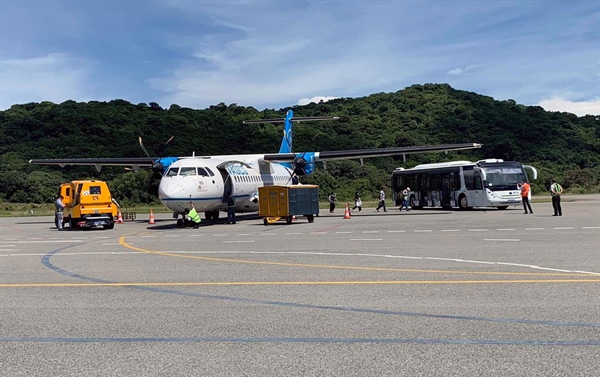 Côn Đảo đã nhận chuyến bay đầu tiên đưa du khách đến nghỉ dưỡng - Ảnh 1.