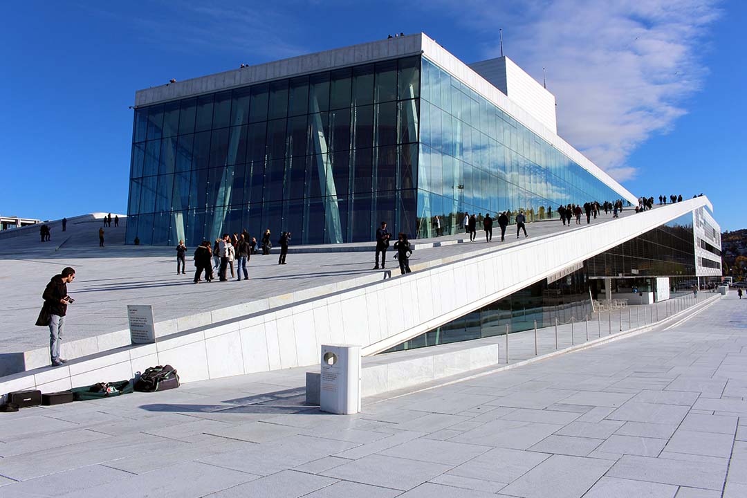 Độc đáo với tour du lịch trải nghiệm, dạo chơi trên mái nhà Oslo Opera House tại Na Uy - Ảnh 3.