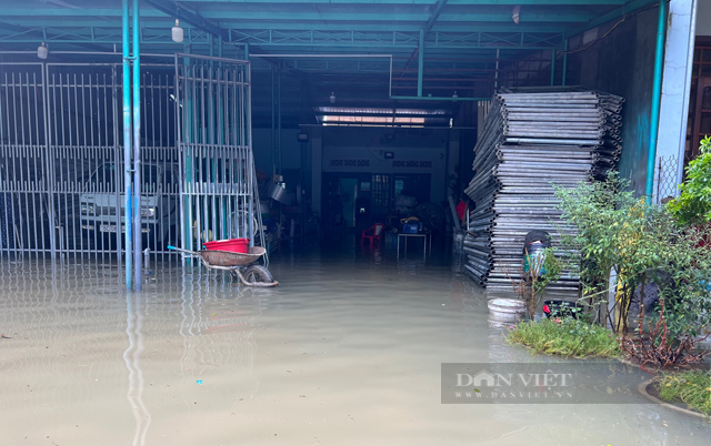 Quảng Ngãi: Kinh hoàng mưa ngập, 3 người dân đã bị nước cuốn mất tích  - Ảnh 5.