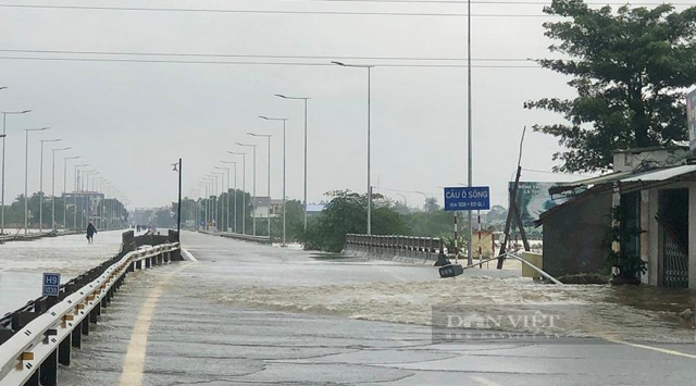 Quảng Ngãi: Kinh hoàng mưa ngập, 3 người dân đã bị nước cuốn mất tích  - Ảnh 9.