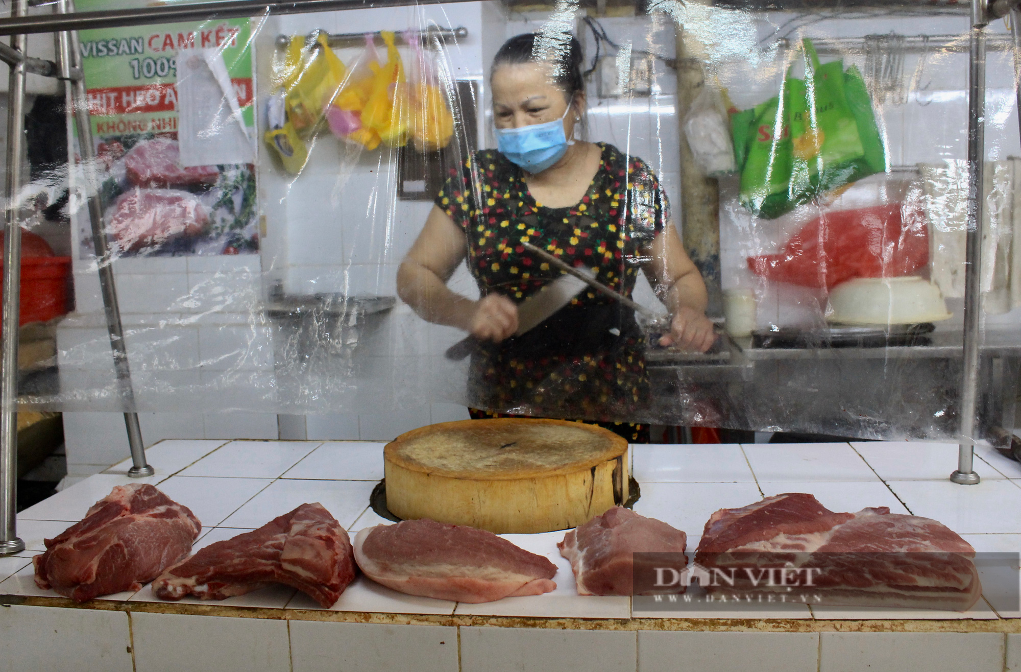 Giá thịt heo tại chợ, siêu thị TP.HCM giảm - Ảnh 4.