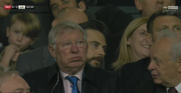 Chứng kiến M.U bị Liverpool vùi dập, Sir Alex Ferguson chán nản đến cỡ nào? - Ảnh 1.