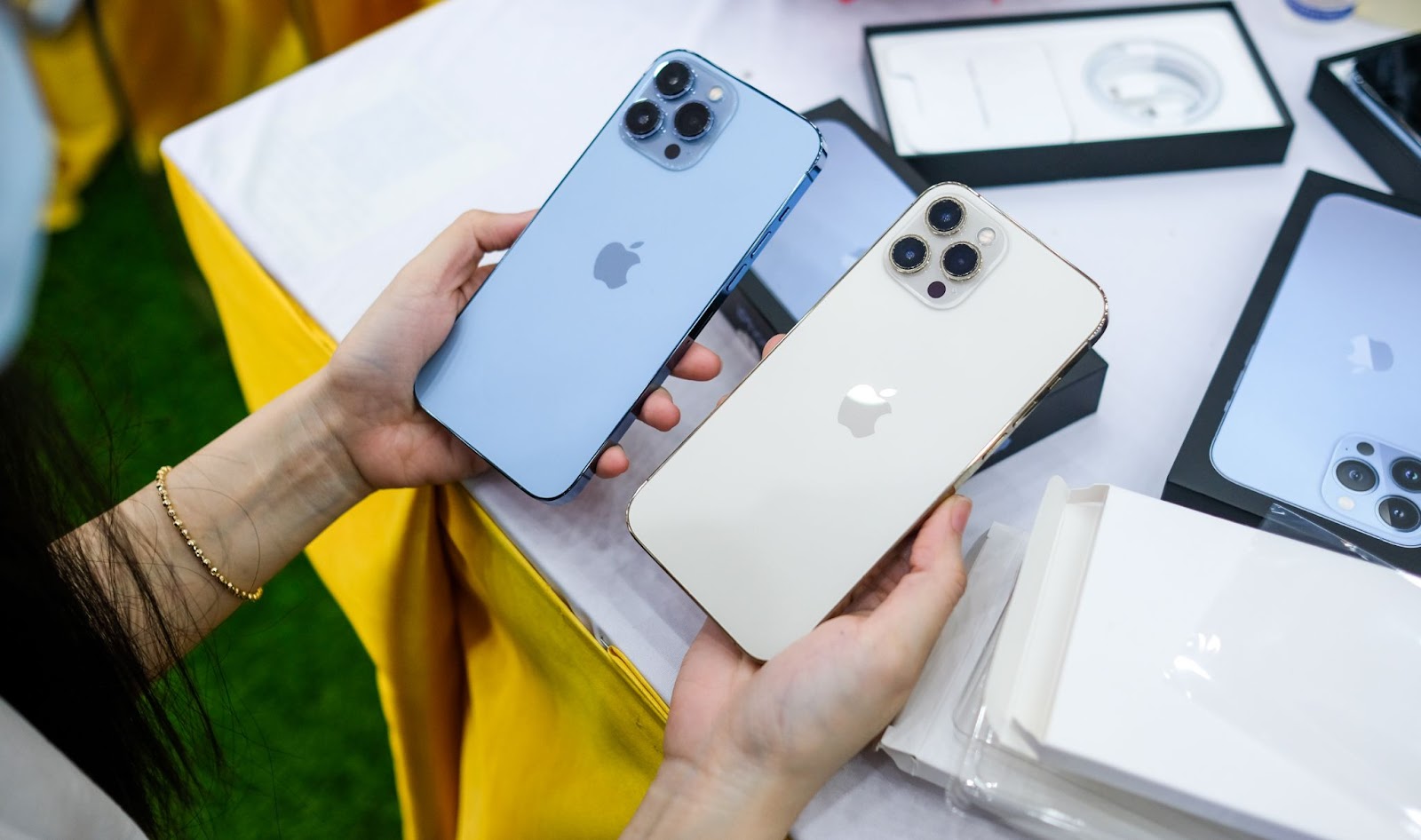 iPhone 13 Pro Max đã thiết lập 12 kỷ lục hiệu suất màn hình mới. Ảnh: @AFP.