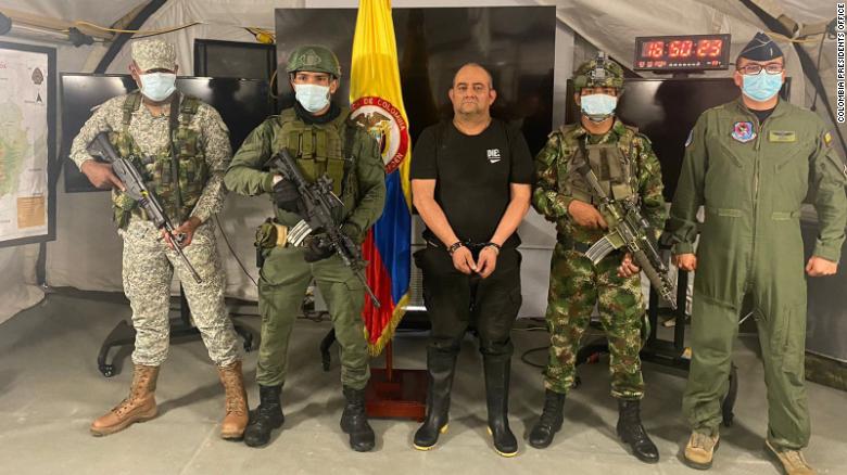 Tổng thống Colombia gửi lời đe doạ sau khi bắt được &quot;trùm ma tuý&quot; Otoniel - Ảnh 1.
