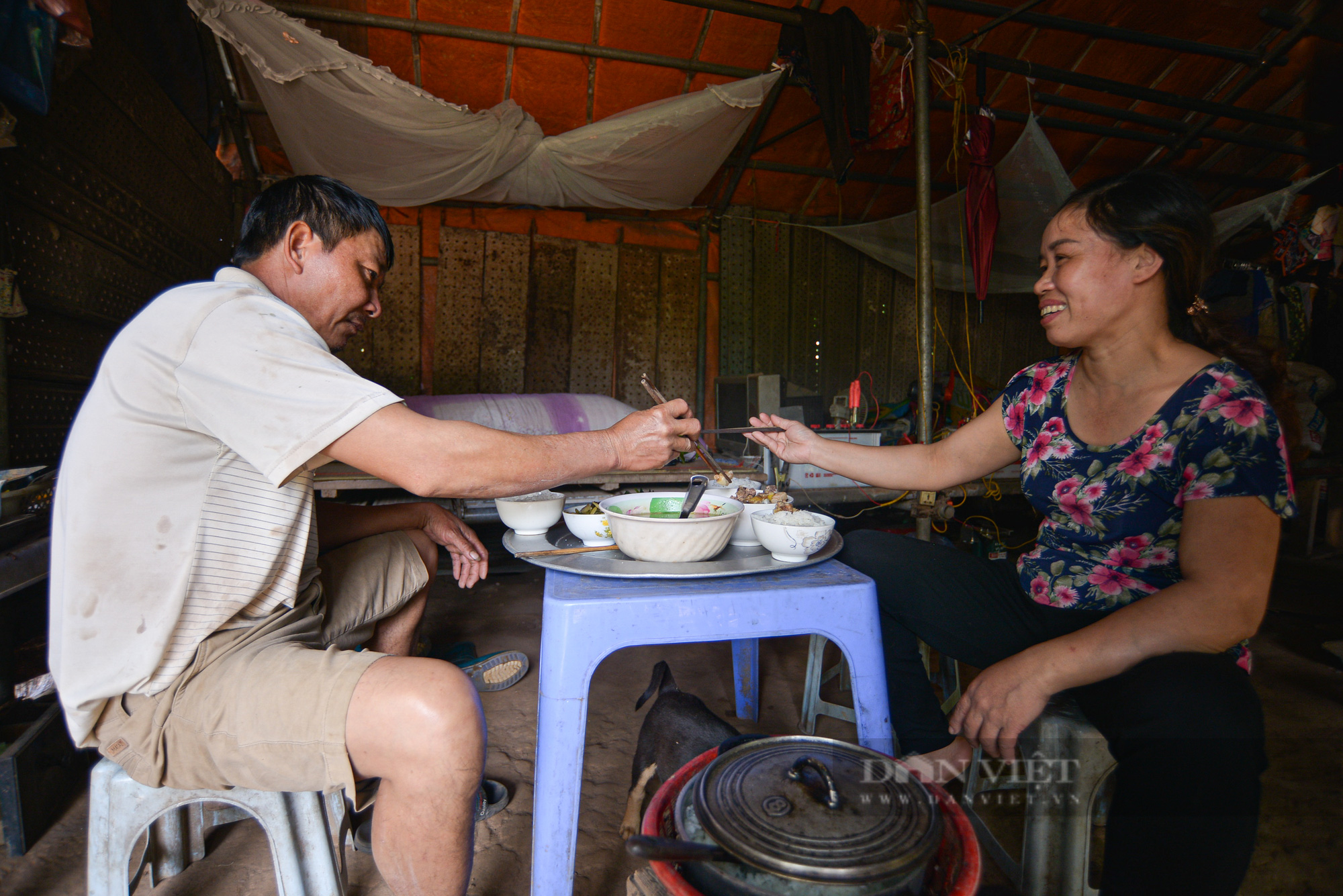 Cuộc sống cô lập ở “đảo hoang” trên sông Hồng - Ảnh 4.