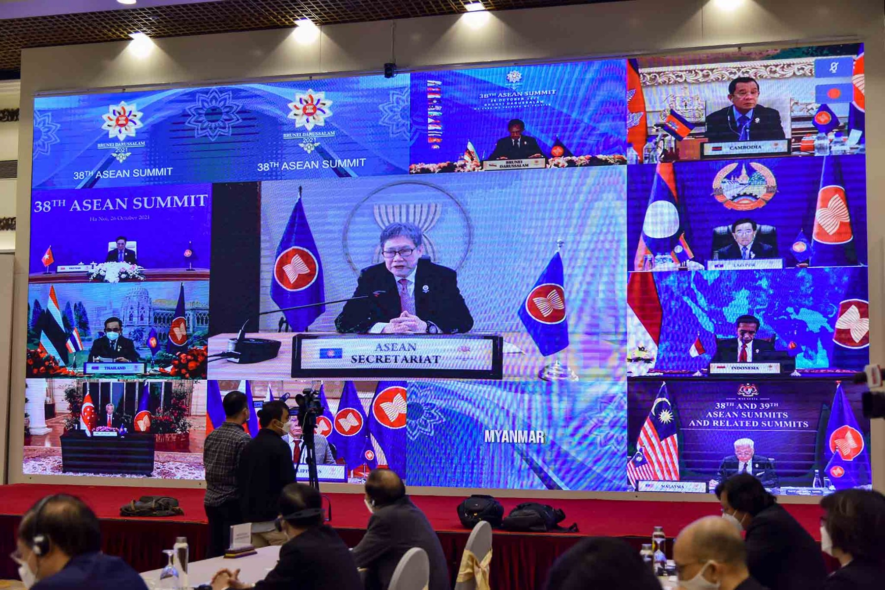Thủ tướng đề nghị ASEAN định vị chỗ đứng mới trong thế giới đang tái định hình - Ảnh 2.
