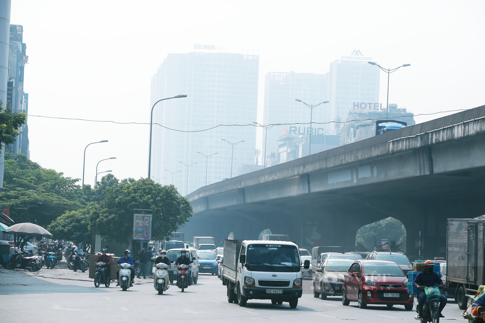 Hà Nội xếp hạng ô nhiễm không khí nhất thế giới sáng 26/10, chuyên gia môi trường lên tiếng cảnh báo - Ảnh 2.
