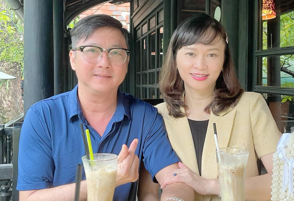 Gia đình điểm 10 của HLV Lê Huỳnh Đức: Vợ đẹp, 2 con lớn du học nước ngoài - Ảnh 2.