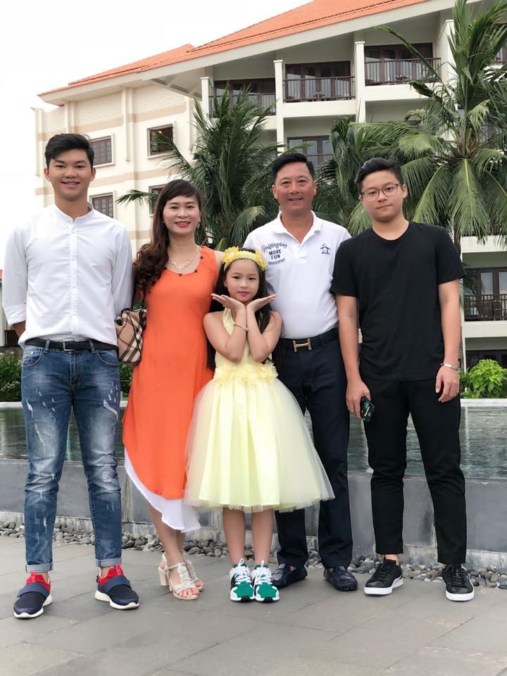 Gia đình điểm 10 của HLV Lê Huỳnh Đức: Vợ đẹp, 2 con lớn du học nước ngoài - Ảnh 3.
