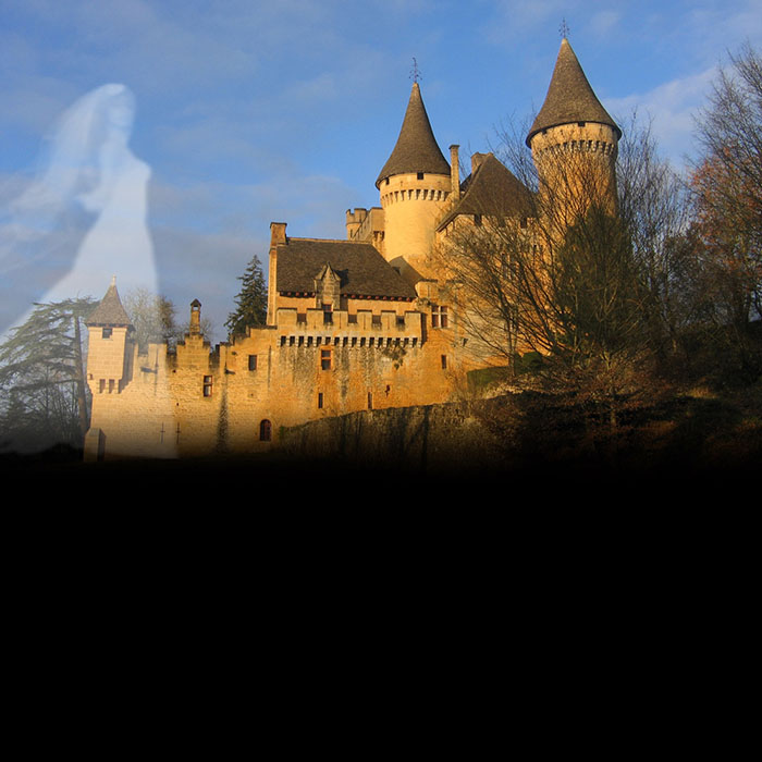 Pháp: Tàn tích Lâu đài Engelbourg với vòng đá Mắt Phù thủy - “viên ngọc ẩn” mùa Halloween - Ảnh 7.