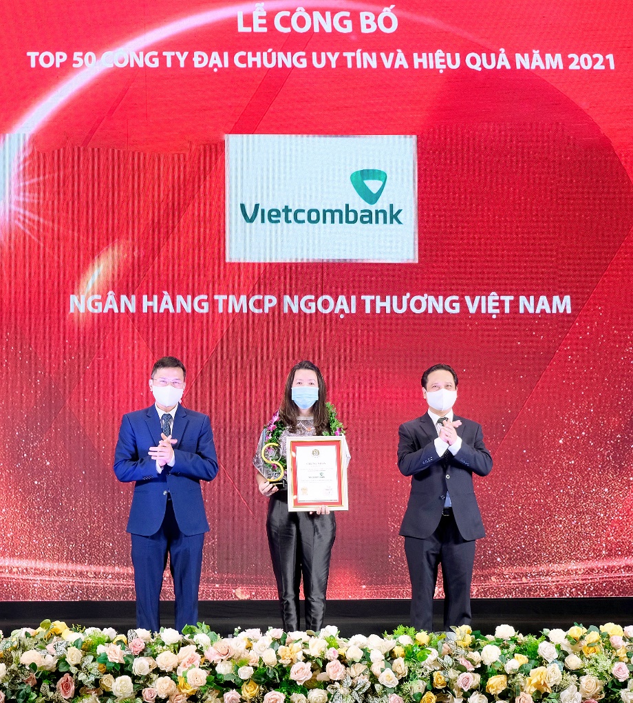 Vietcombank tiếp tục dẫn đầu bảng xếp hạng Top 10 ngân hàng thương mại uy tín năm 2021 - Ảnh 1.