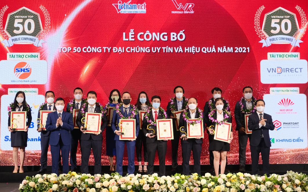 Vietcombank tiếp tục dẫn đầu bảng xếp hạng Top 10 ngân hàng thương mại uy tín năm 2021 - Ảnh 2.