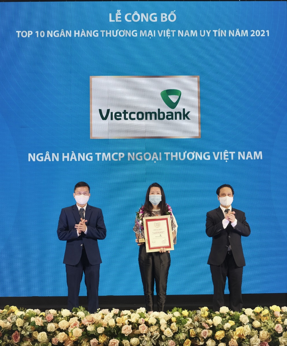 Vietcombank tiếp tục dẫn đầu bảng xếp hạng Top 10 ngân hàng thương mại uy tín năm 2021 - Ảnh 3.