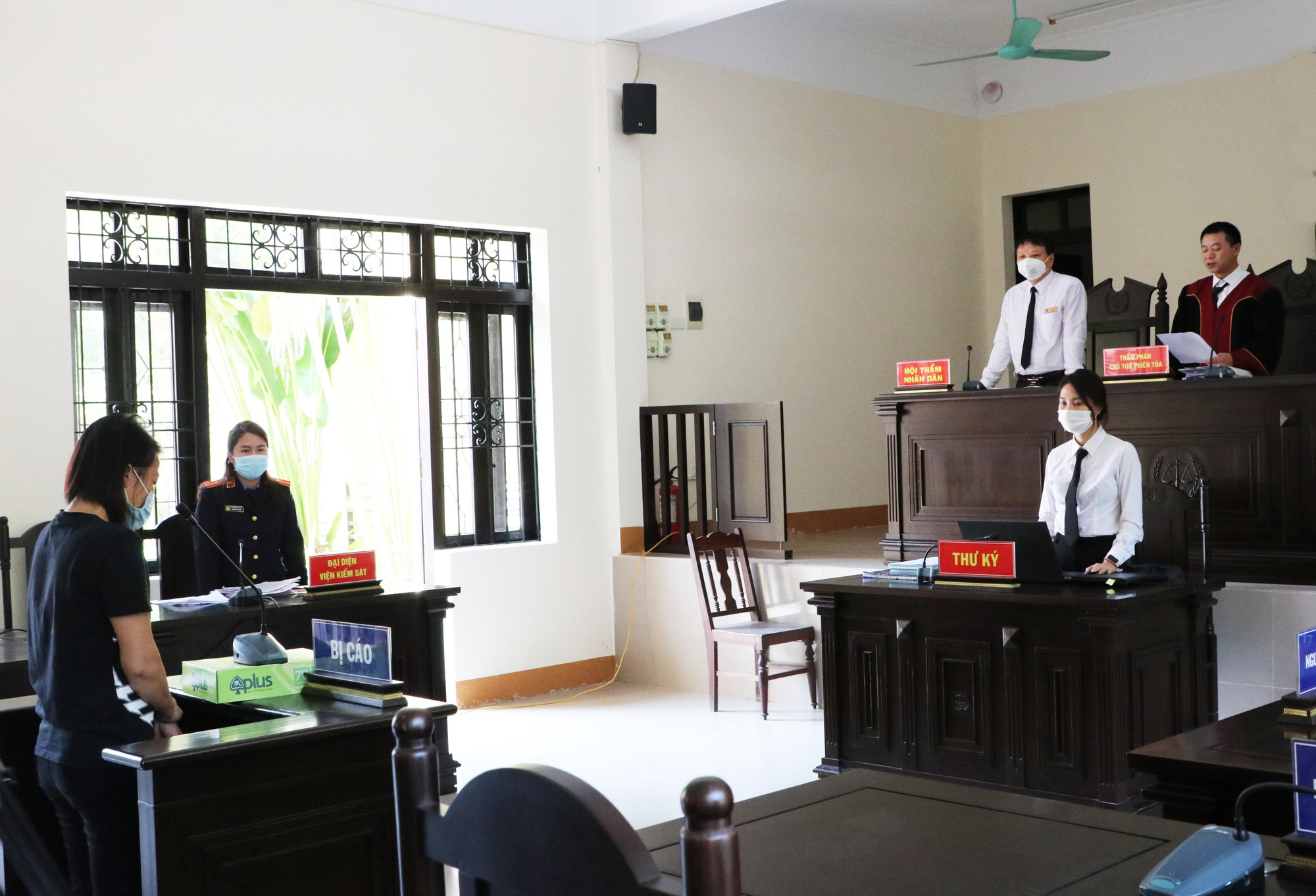 Bắc Ninh: Đi thăm người yêu giữa giãn cách, làm lây lan dịch Covid-19, cô gái trẻ bị phạt 20 tháng tù giam - Ảnh 2.