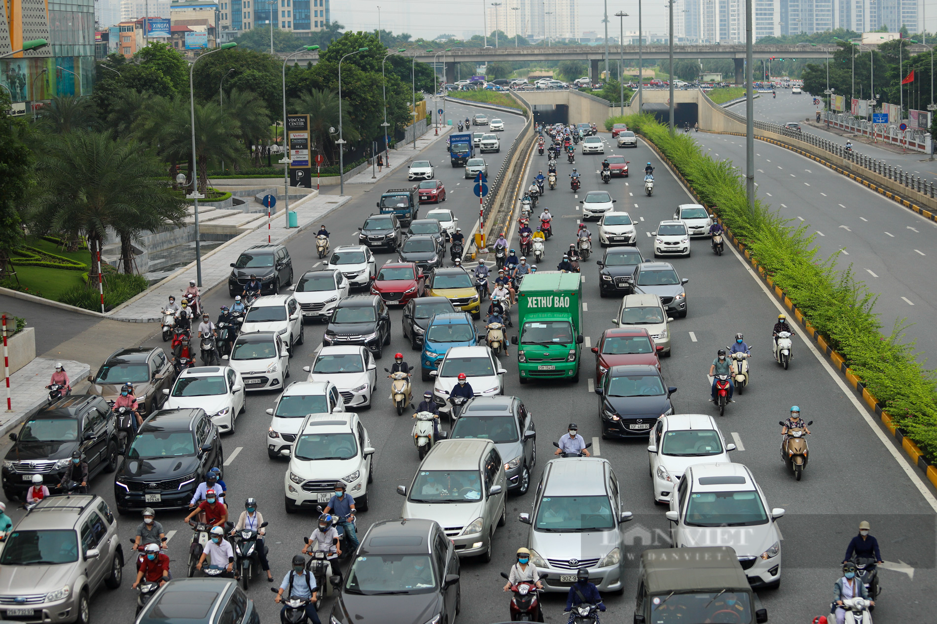 Thu phí phương tiện vào nội đô TP.Hà Nội: Người thu nhập thấp chịu thiệt - Ảnh 1.