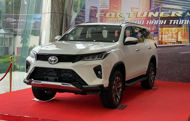 Toyota Fortuner và loạt SUV giảm giá sâu đón đầu chính sách giảm 50% lệ phí trước bạ - Ảnh 1.