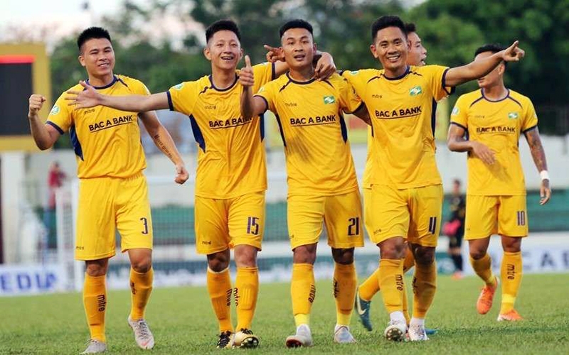 Tin sáng (29/10): Sau Than Quảng Ninh, đến lượt SLNA và Bình Định bị cấm dự V.League 2022? - Ảnh 1.